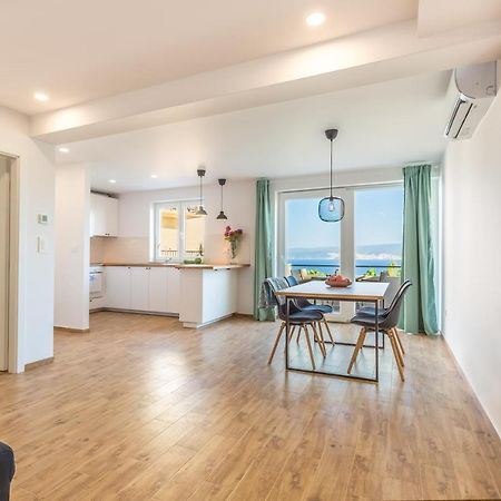 Adris Apartments Омиш Экстерьер фото