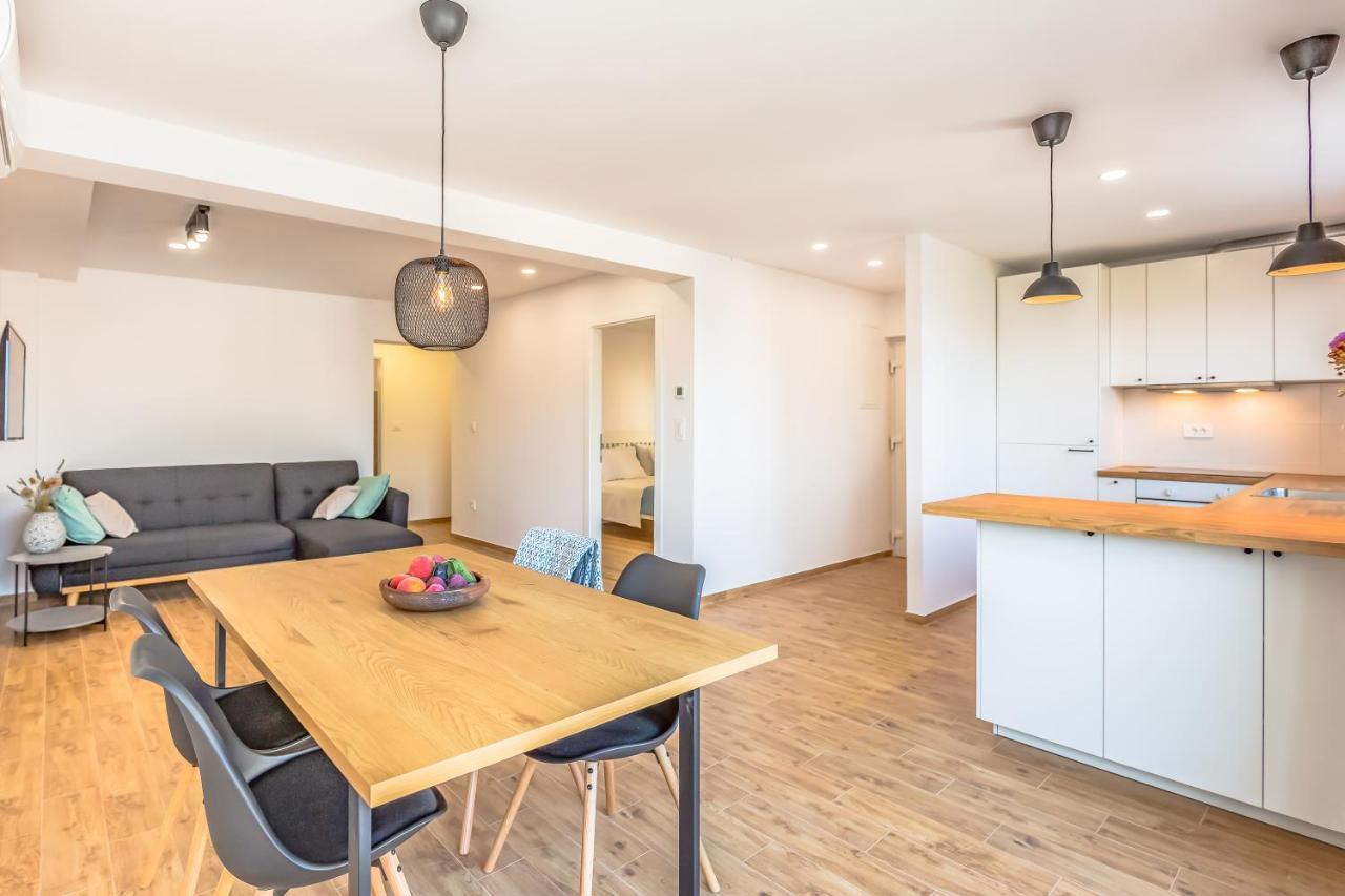 Adris Apartments Омиш Экстерьер фото