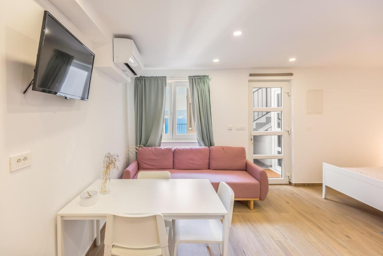 Adris Apartments Омиш Экстерьер фото