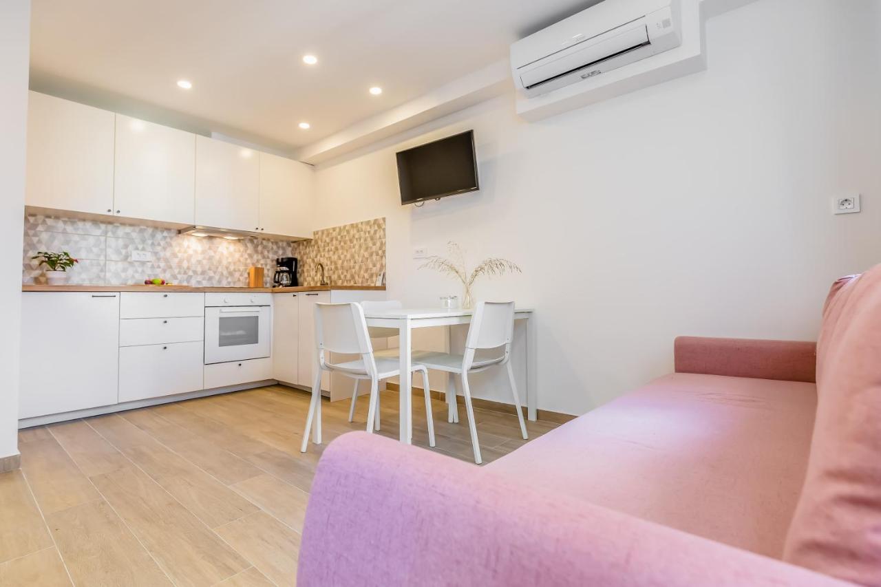 Adris Apartments Омиш Экстерьер фото