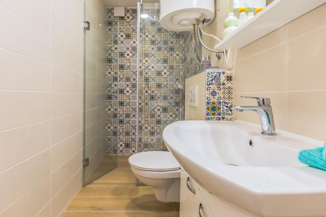 Adris Apartments Омиш Экстерьер фото