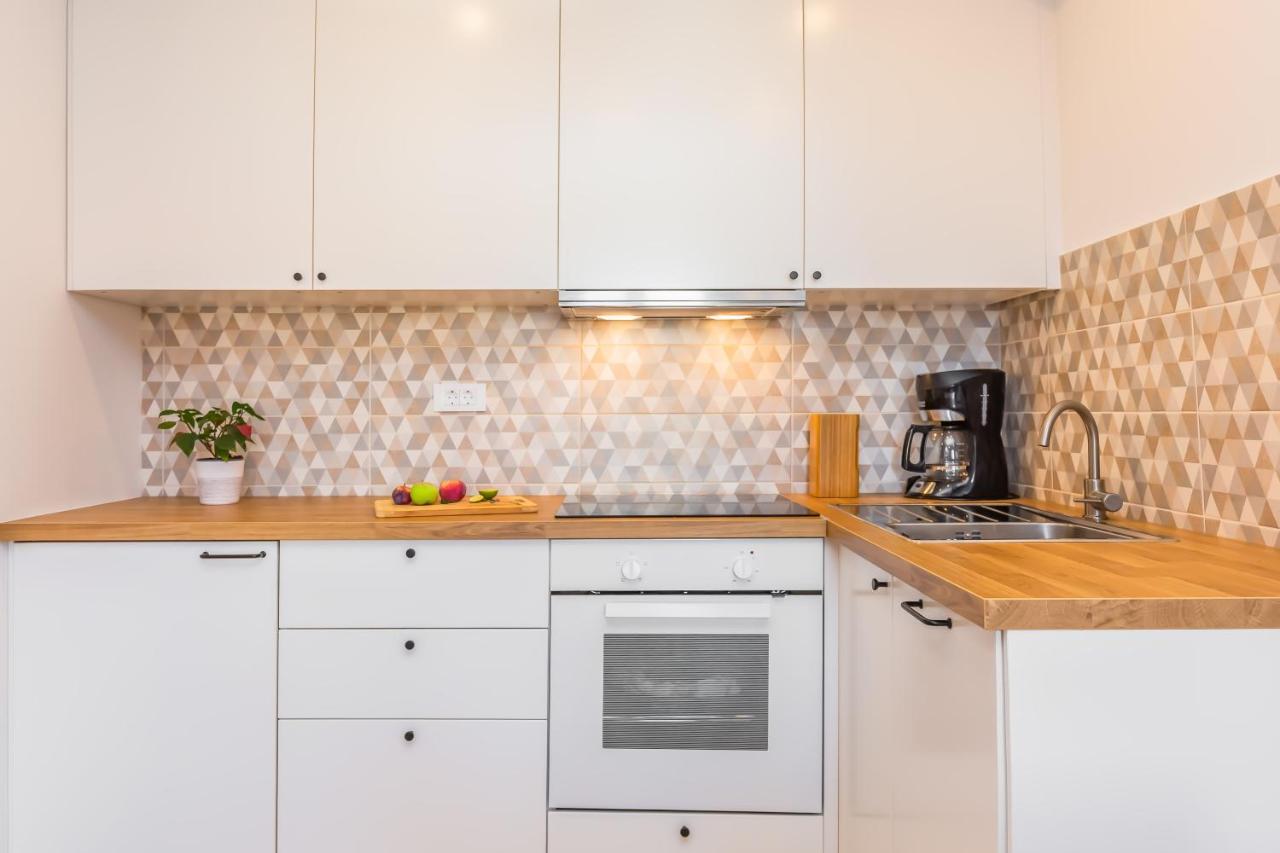 Adris Apartments Омиш Экстерьер фото