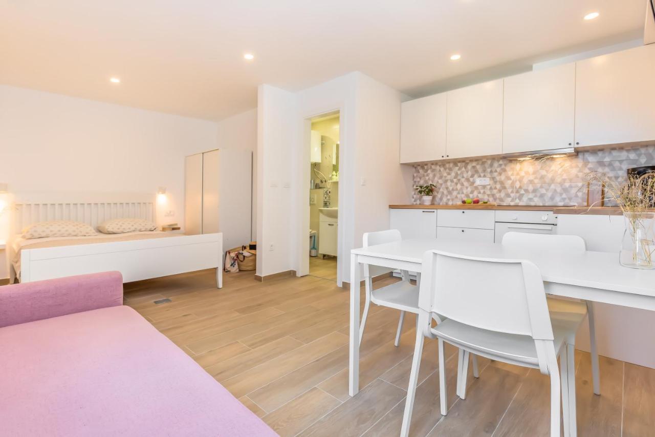 Adris Apartments Омиш Экстерьер фото