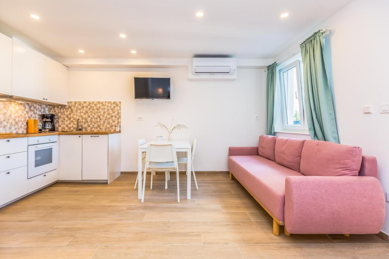Adris Apartments Омиш Экстерьер фото