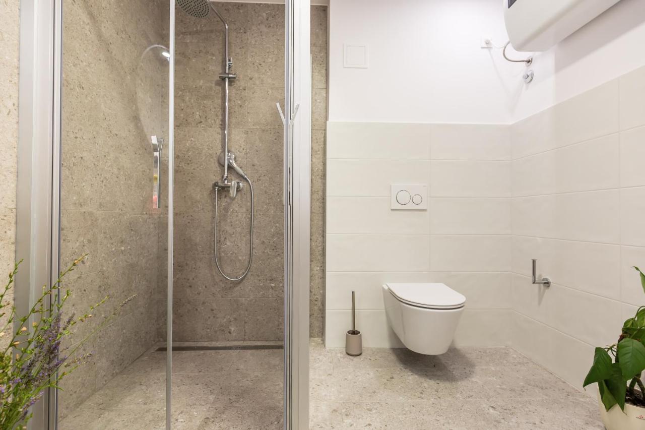 Adris Apartments Омиш Экстерьер фото