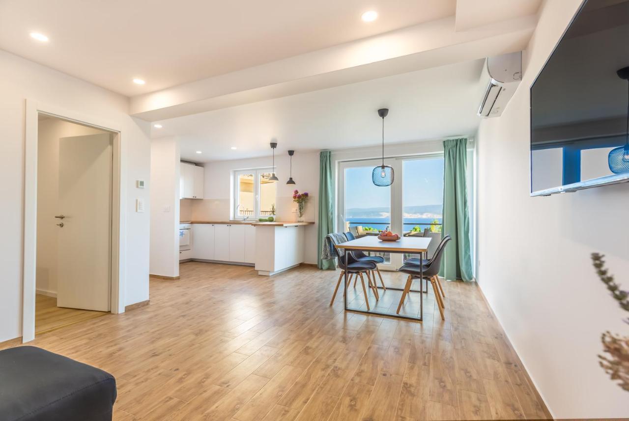 Adris Apartments Омиш Экстерьер фото