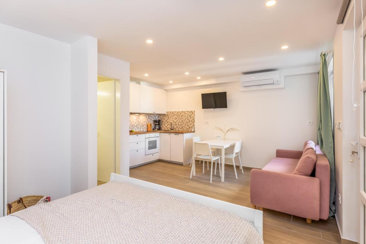 Adris Apartments Омиш Экстерьер фото