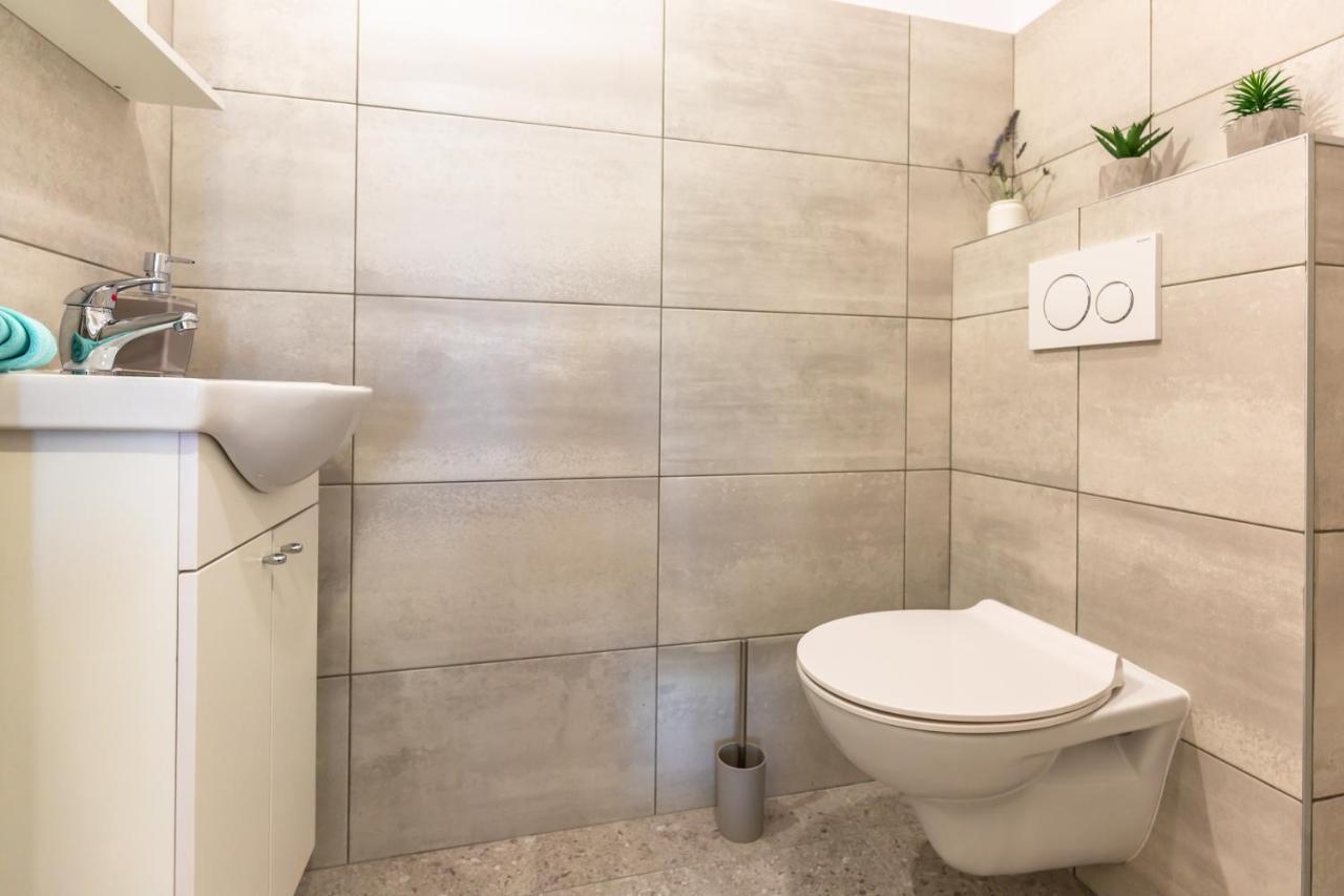 Adris Apartments Омиш Экстерьер фото