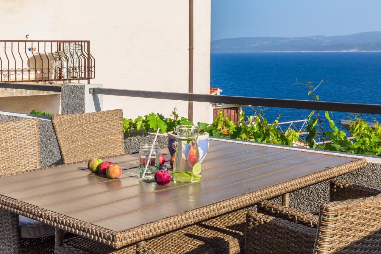 Adris Apartments Омиш Экстерьер фото