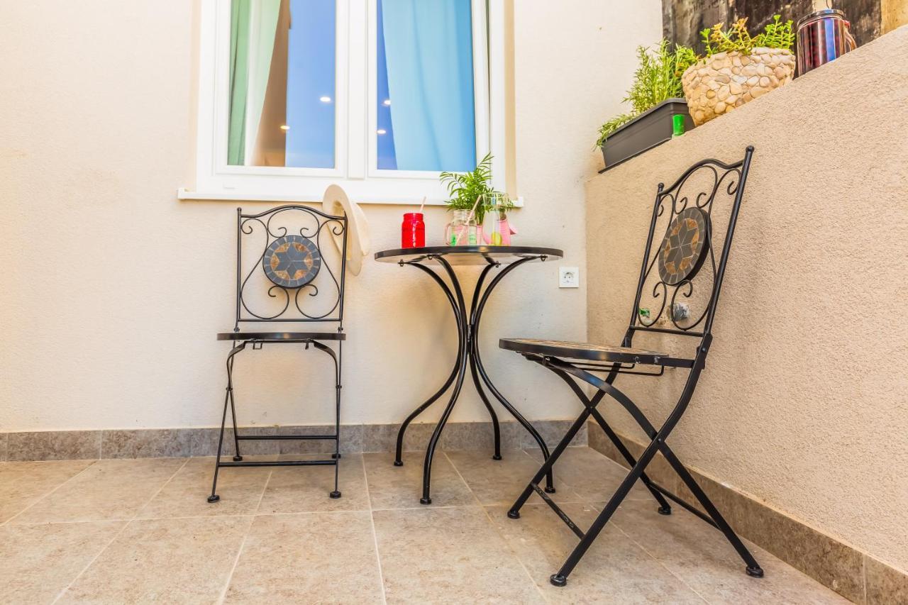 Adris Apartments Омиш Экстерьер фото