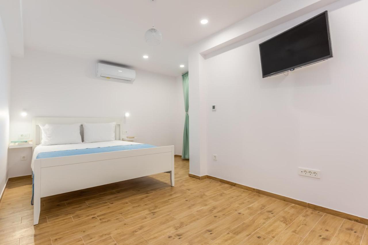 Adris Apartments Омиш Экстерьер фото